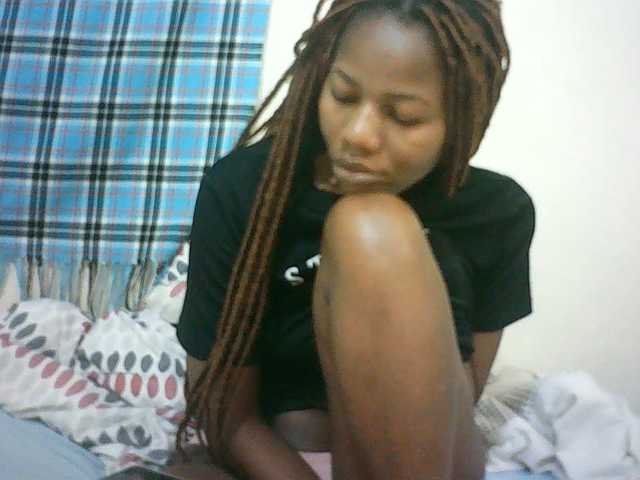 Sexyqueen2 live cam on BongaCams