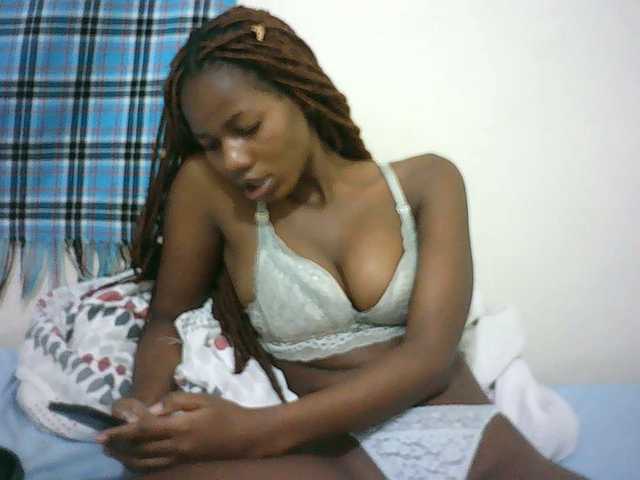 Sexyqueen2 live cam on BongaCams