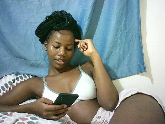 Sexyqueen2 webcam bongacams model stream image