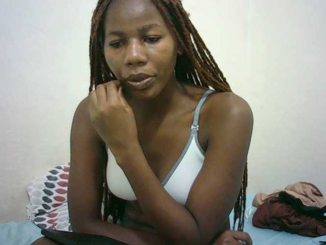 Sexyqueen2 live cam on BongaCams