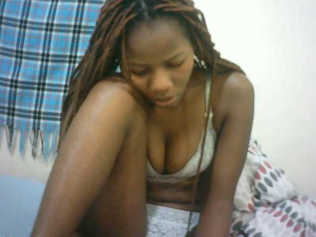 Sexyqueen2 live cam on BongaCams