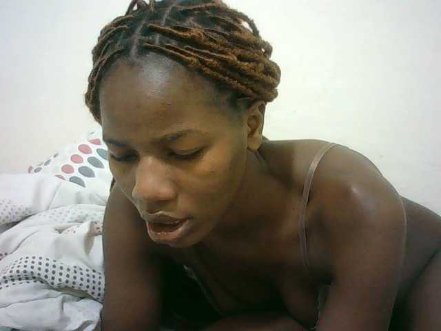 Sexyqueen2 live cam on BongaCams