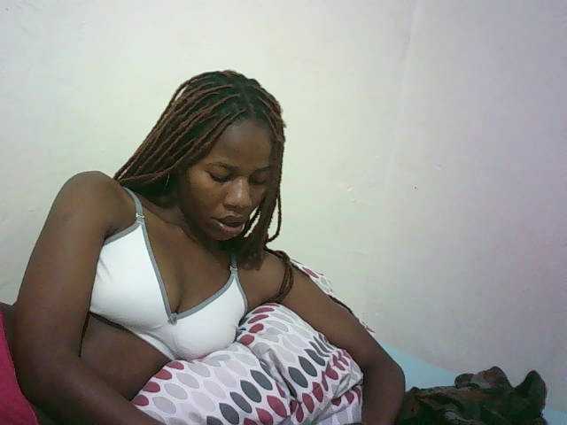 Sexyqueen2 live cam on BongaCams
