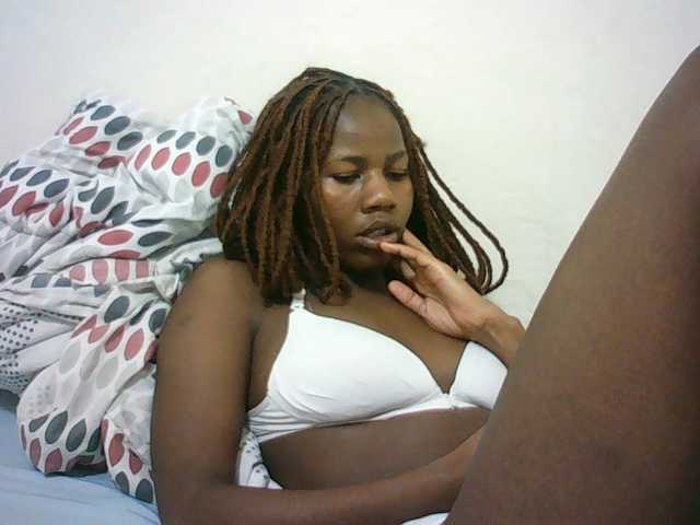 Sexyqueen2 live cam on BongaCams