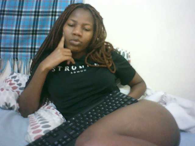 Sexyqueen2 live cam on BongaCams
