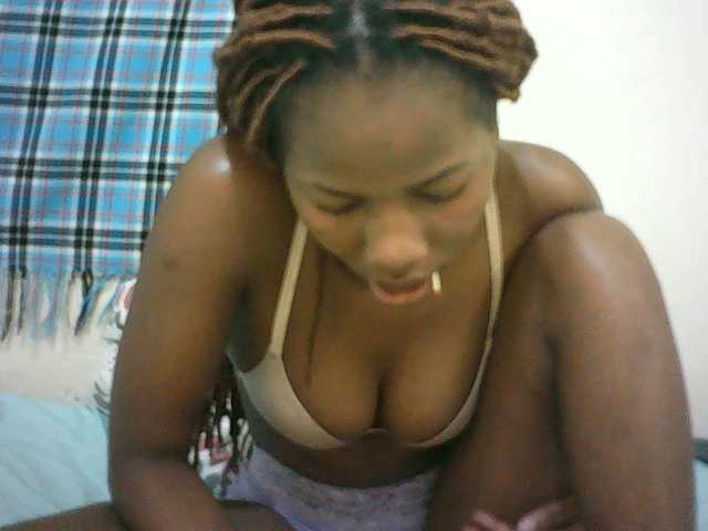Sexyqueen2 live cam on BongaCams