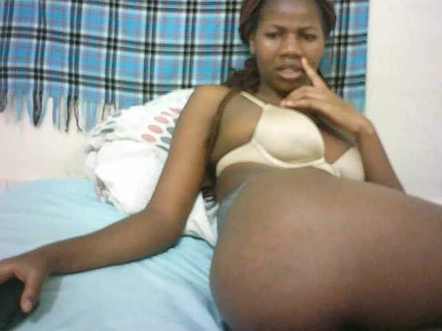 Sexyqueen2 live cam on BongaCams