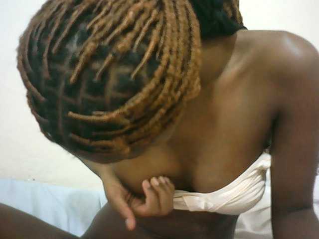 Sexyqueen2 live cam on BongaCams