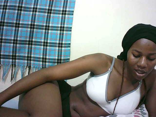 Sexyqueen2 live cam on BongaCams