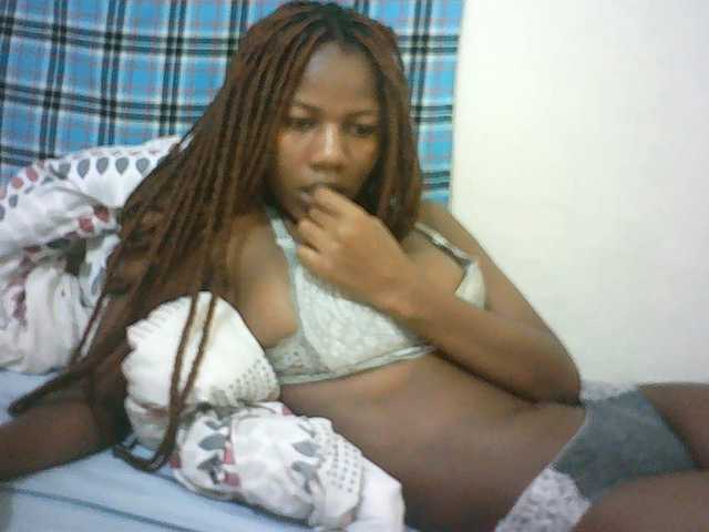 Sexyqueen2 live cam on BongaCams