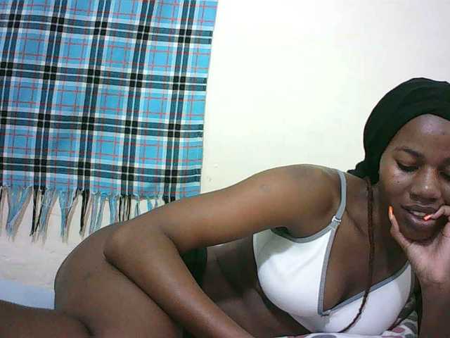 Sexyqueen2 live cam on BongaCams