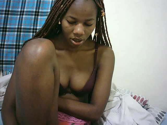 Sexyqueen2 live cam on BongaCams