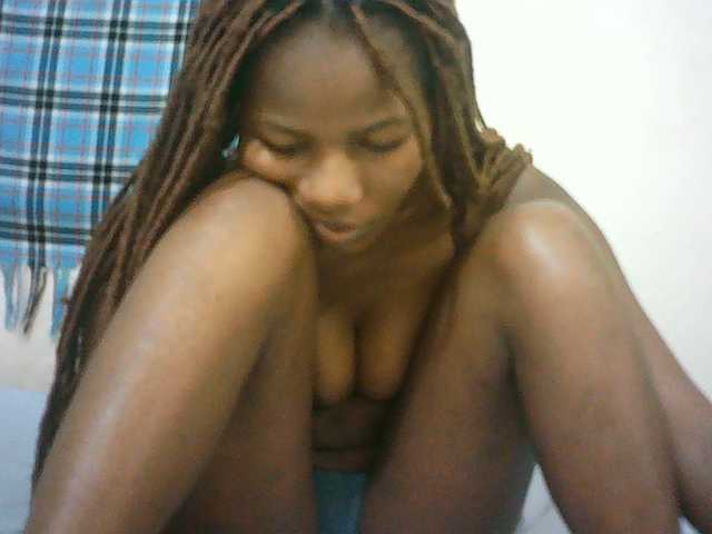 Sexyqueen2 live cam on BongaCams