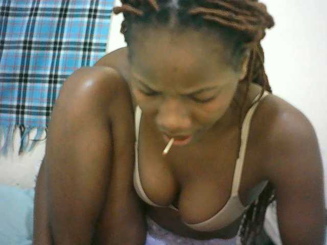 Sexyqueen2 live cam on BongaCams
