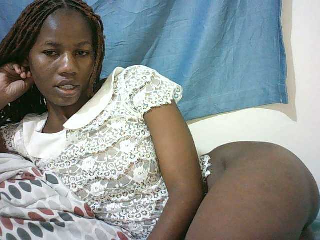 Sexyqueen2 live cam on BongaCams