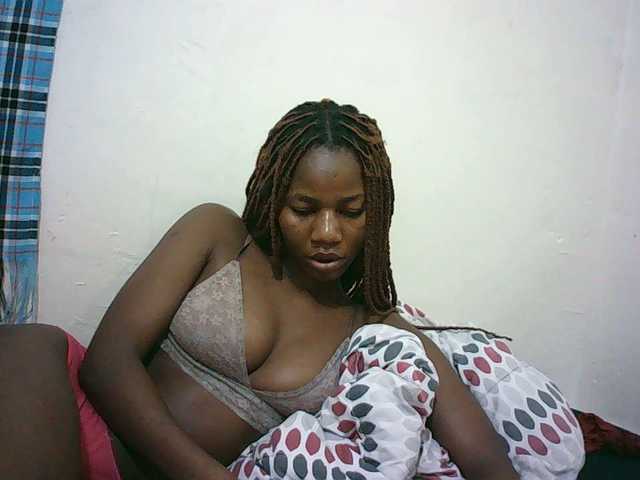 Sexyqueen2 live cam on BongaCams