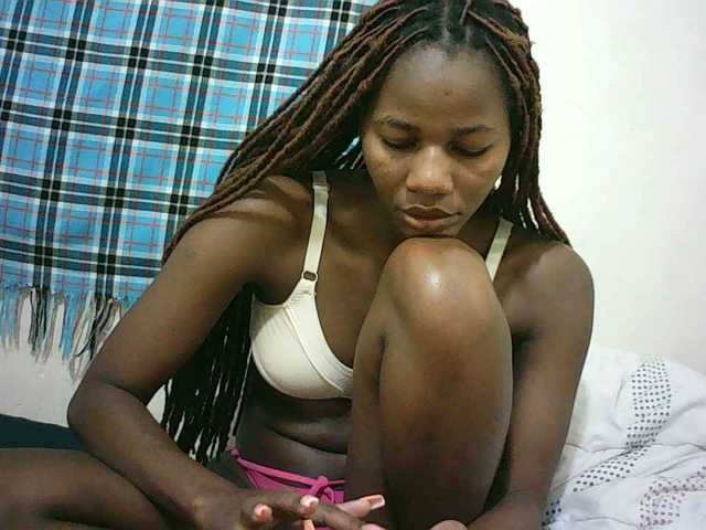 Sexyqueen2 live cam on BongaCams