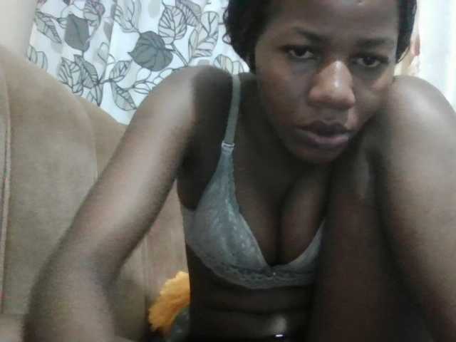 Sexyqueen2 live cam on BongaCams