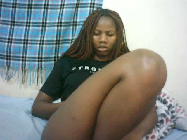 Sexyqueen2 live cam on BongaCams