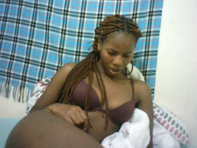 Sexyqueen2 live cam on BongaCams