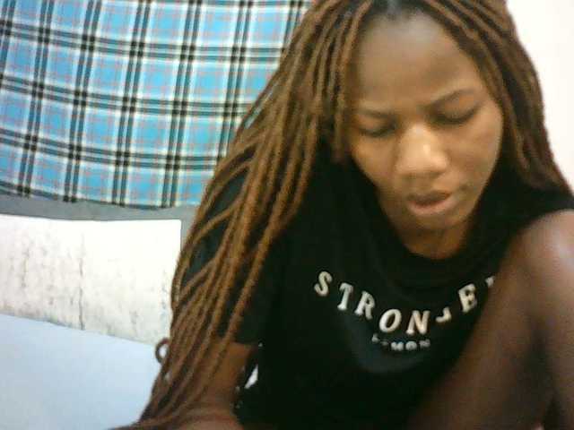 Sexyqueen2 live cam on BongaCams