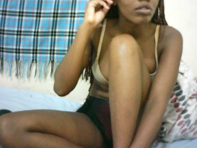 Sexyqueen2 live cam on BongaCams