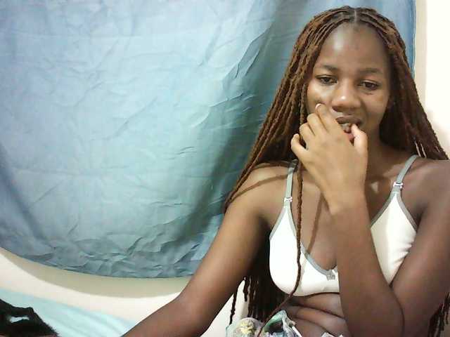 Sexyqueen2 live cam on BongaCams
