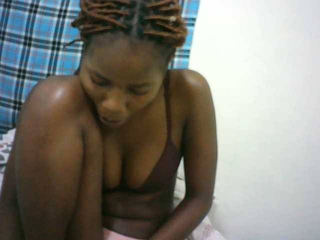 Sexyqueen2 live cam on BongaCams