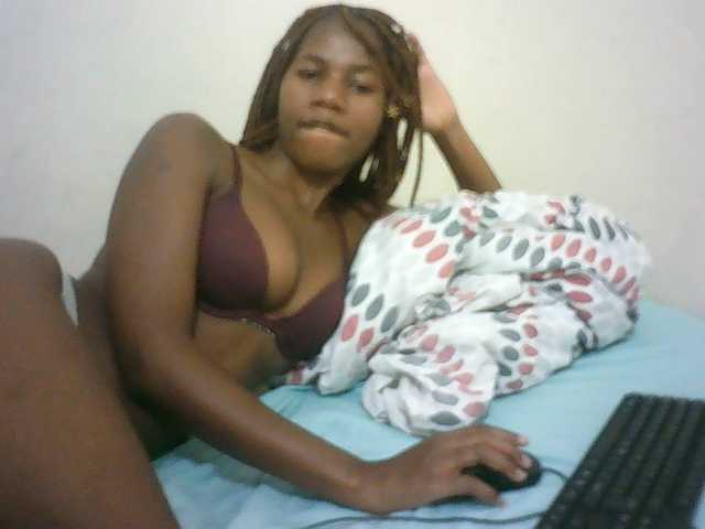 Sexyqueen2 live cam on BongaCams