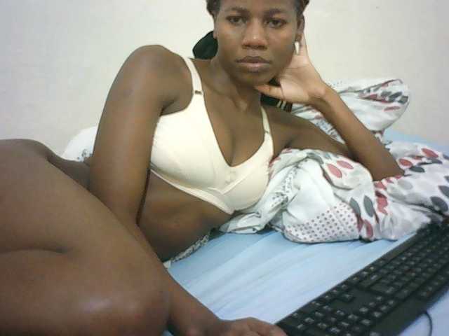 Sexyqueen2 live cam on BongaCams