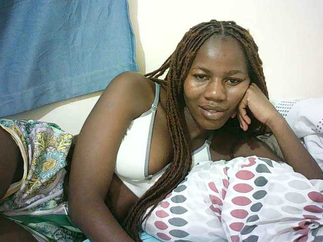 Sexyqueen2 live cam on BongaCams