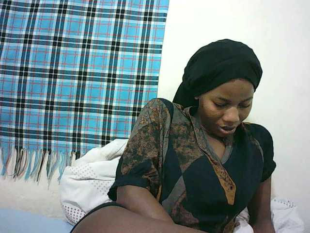 Sexyqueen2 live webcam show
