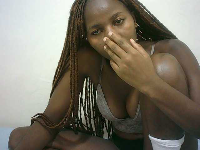 Sexyqueen2 live cam on BongaCams