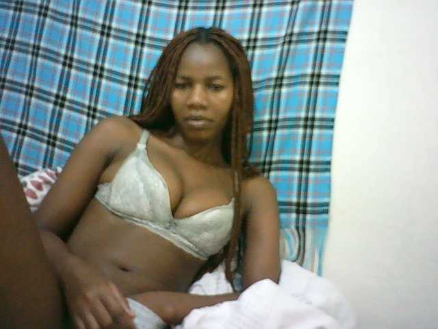 Sexyqueen2 live cam on BongaCams