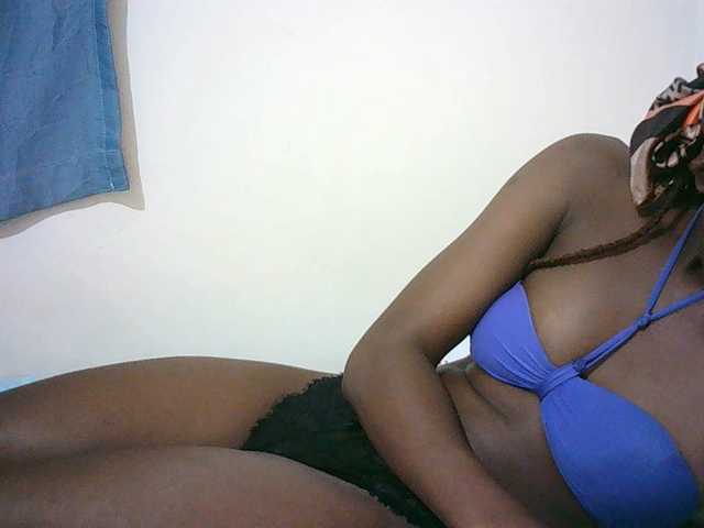 Sexyqueen2 live cam on BongaCams