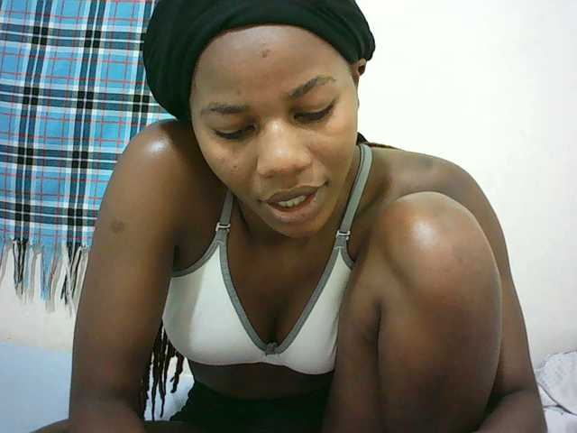 Sexyqueen2 live cam on BongaCams