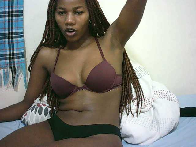 Sexyqueen2 live cam on BongaCams