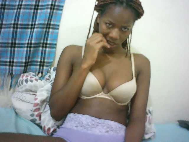 Sexyqueen2 live cam on BongaCams