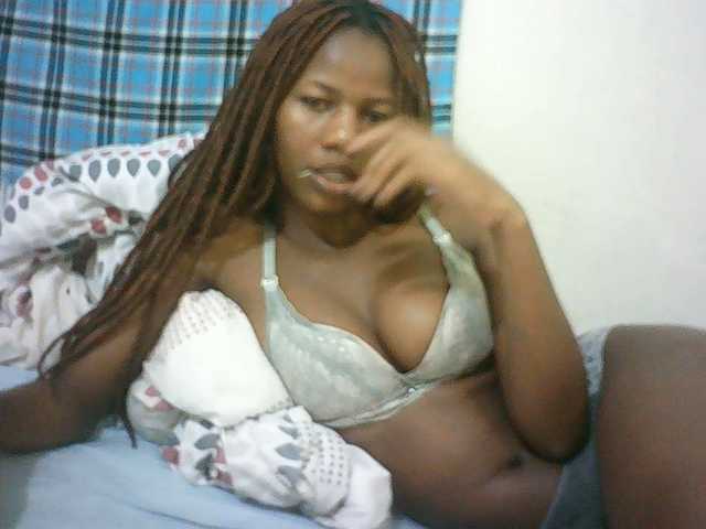 Sexyqueen2 live cam on BongaCams