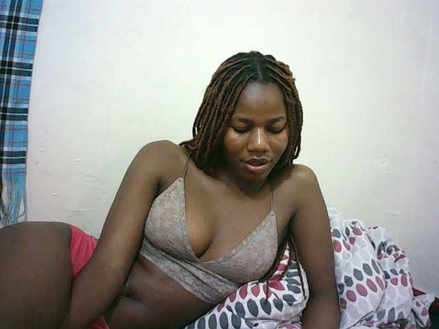 Sexyqueen2 live cam on BongaCams