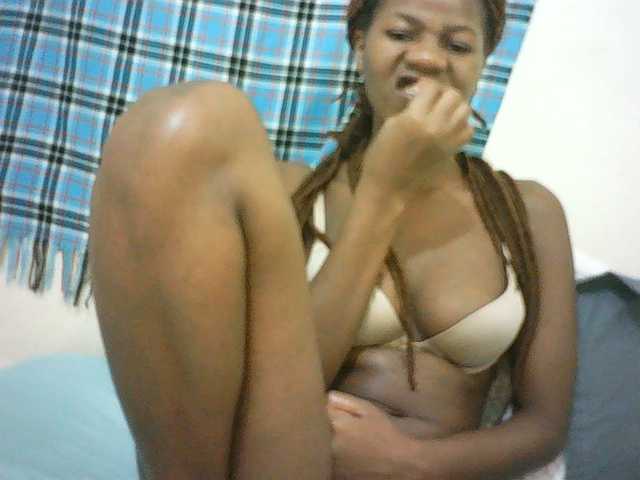 Sexyqueen2 live cam on BongaCams