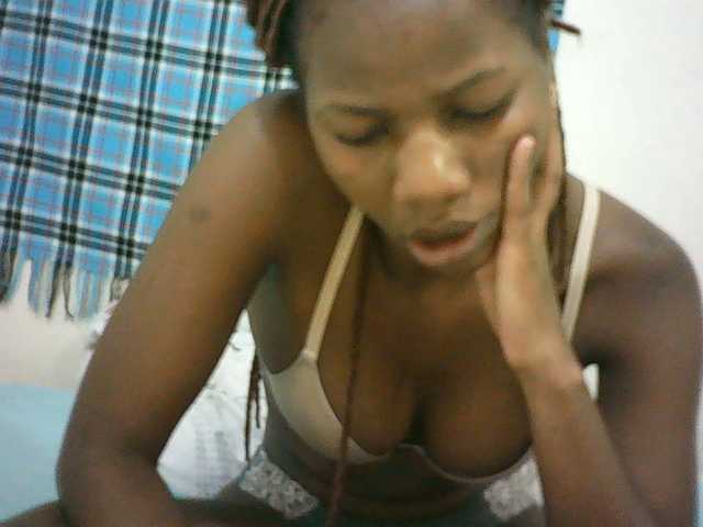 Sexyqueen2 live cam on BongaCams