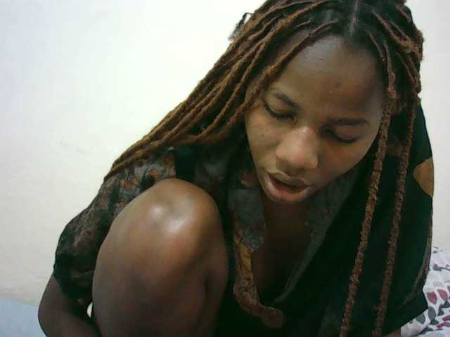Sexyqueen2 live cam on BongaCams
