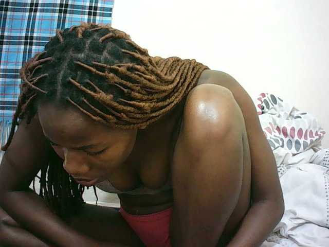 Sexyqueen2 live cam on BongaCams