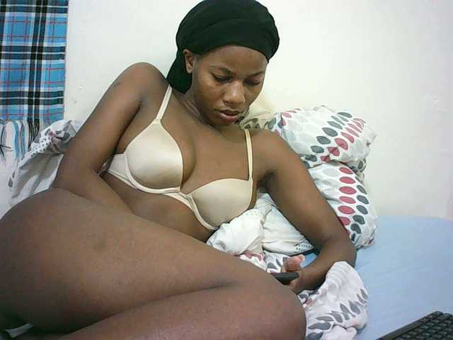 Sexyqueen2 live cam on BongaCams