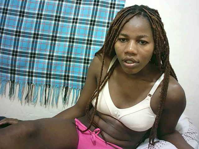 Sexyqueen2 live cam on BongaCams