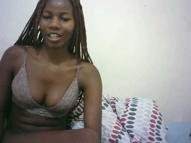 Sexyqueen2 live cam on BongaCams