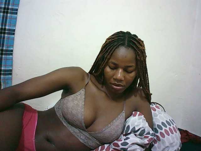 Sexyqueen2 live cam on BongaCams