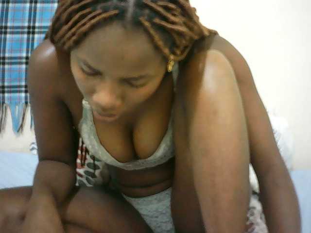 Sexyqueen2 live cam on BongaCams