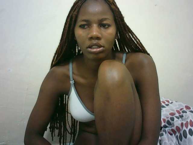 Sexyqueen2 live cam on BongaCams